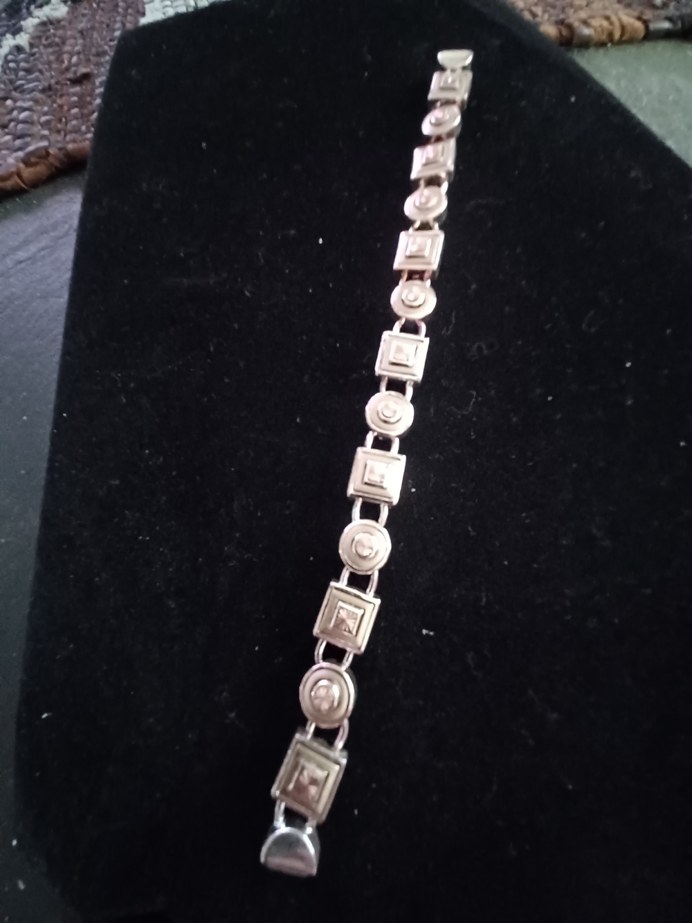 Liz Claiborne Womens Vintage Silver Tone Geometric Link Bracelet - 7" Magnetic - Picture 3 of 5